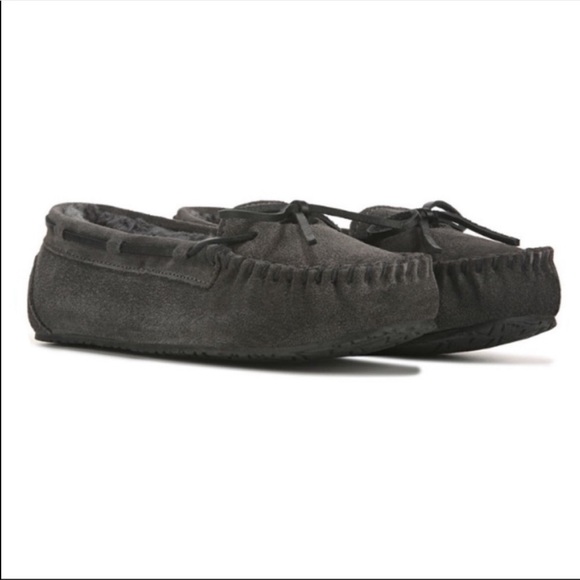 Minnetonka Shoes - NIB Minnetonka Women’s Charcoal Black Britt Trapper Moccasin Slippers